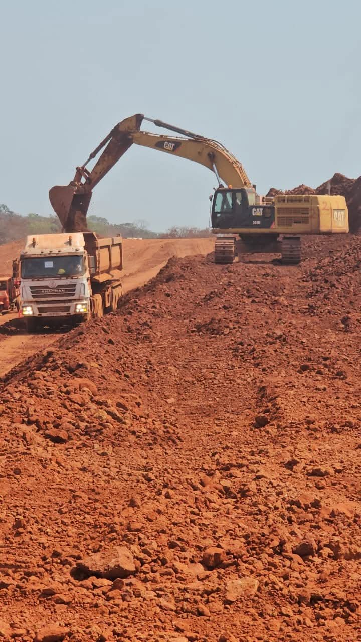 CAT excavator loading a truck at the mine face — Alham Exim sources direct from the deposit