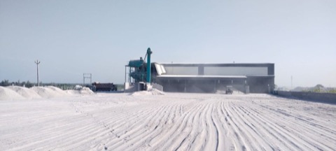 Bulk silica sand yard with loading equipment